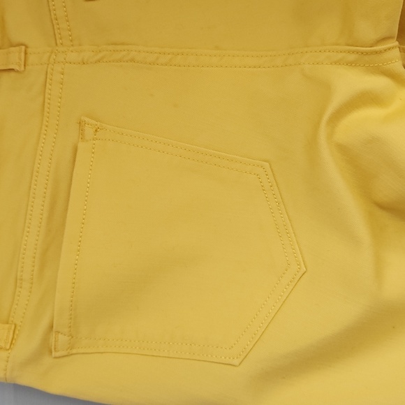 Old Navy, Woman's Sz 8, Mid Rise, Lemon Yellow, 3 Pockets Front, 2 in Back - Picture 7 of 12